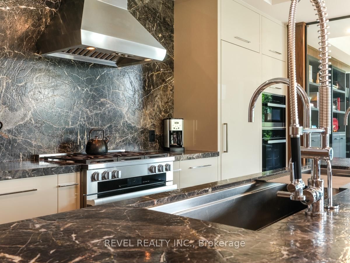 Condo for sale at 205-1 Fifth Avenue, Ottawa, Ontario, K1S 5W3 - Glebe - MLS: X12721676