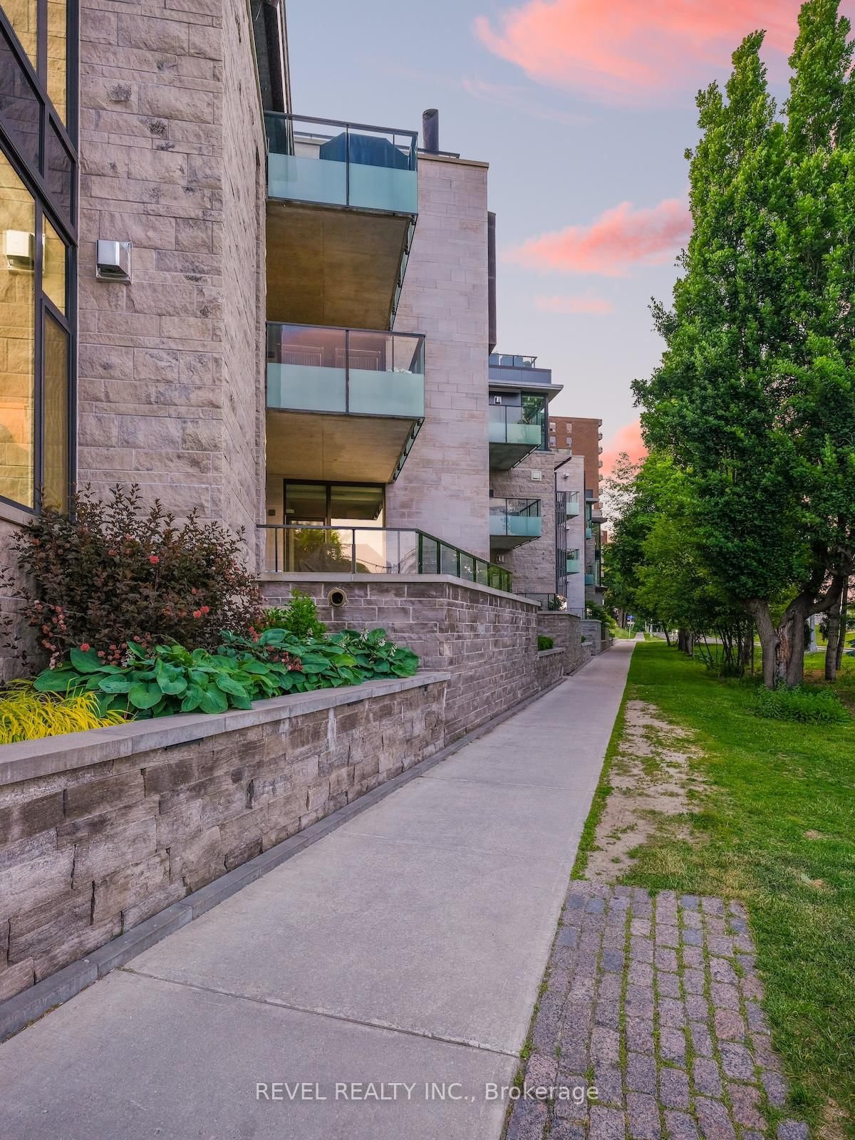 Condo for sale at 205-1 Fifth Avenue, Ottawa, Ontario, K1S 5W3 - Glebe - MLS: X12721676