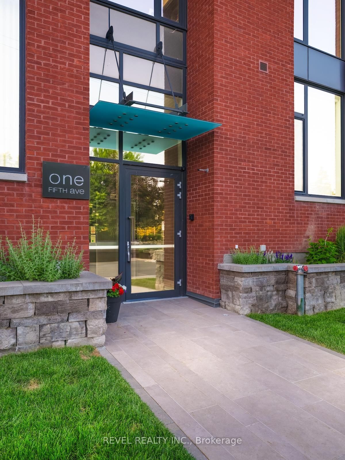 Condo for sale at 205-1 Fifth Avenue, Ottawa, Ontario, K1S 5W3 - Glebe - MLS: X12721676