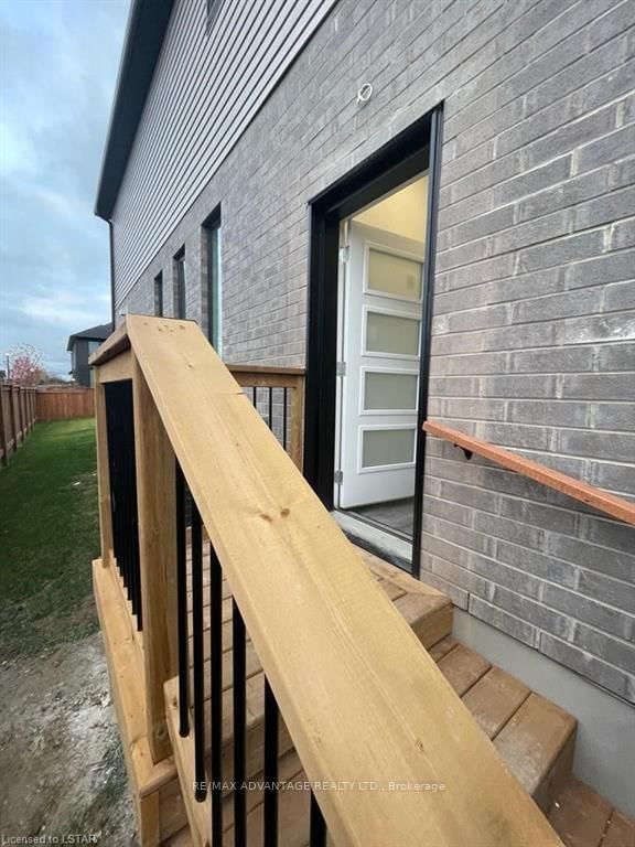 901 Lennon Way, Unit Lower - Photo 4