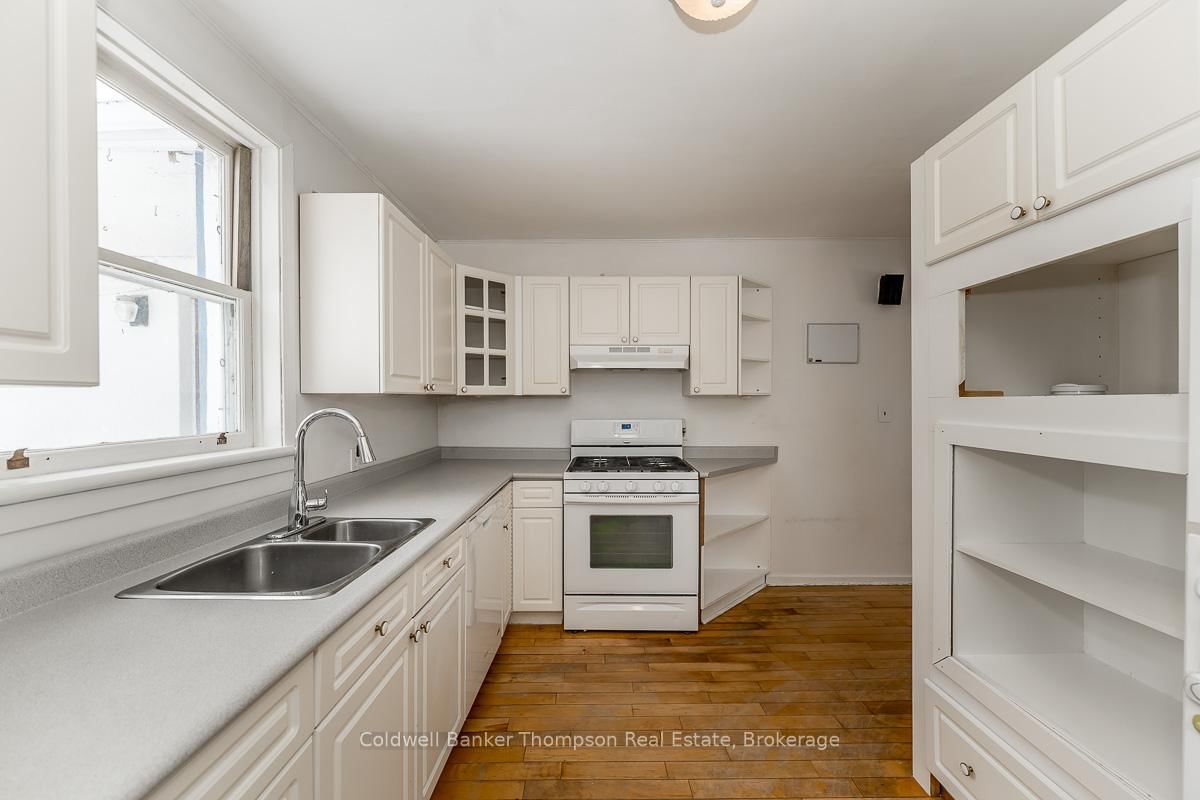 Detached House for sale at 145 Front Street, Bracebridge, Ontario, P1L 1J7 - Macaulay - MLS: X12723382