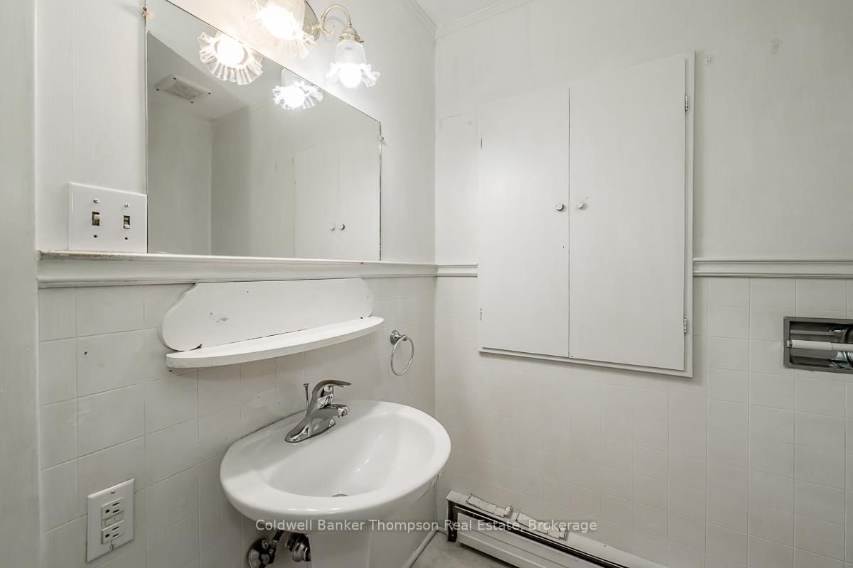 Detached House for sale at 145 Front Street, Bracebridge, Ontario, P1L 1J7 - Macaulay - MLS: X12723382