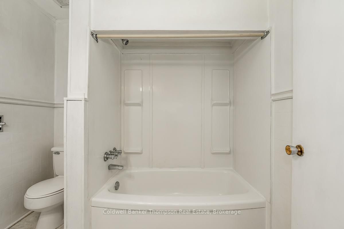 Detached House for sale at 145 Front Street, Bracebridge, Ontario, P1L 1J7 - Macaulay - MLS: X12723382