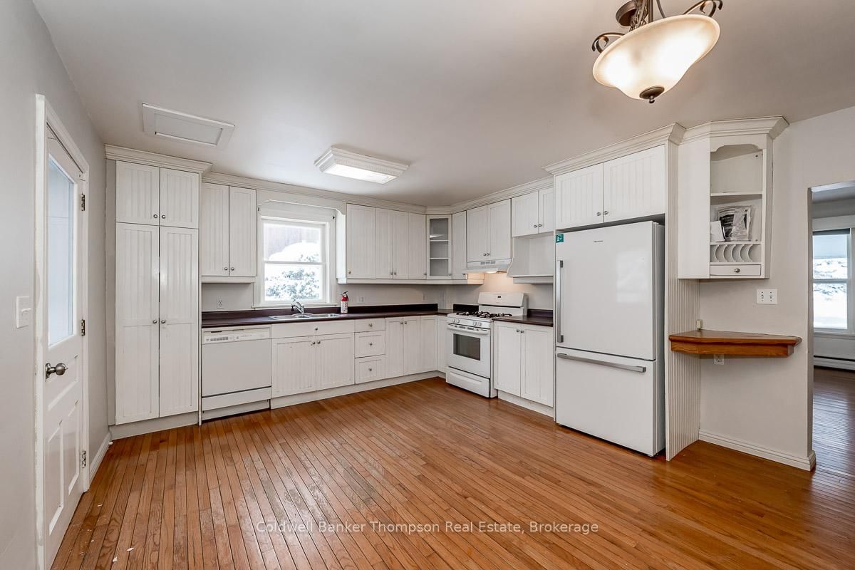 Detached House for sale at 145 Front Street, Bracebridge, Ontario, P1L 1J7 - Macaulay - MLS: X12723382