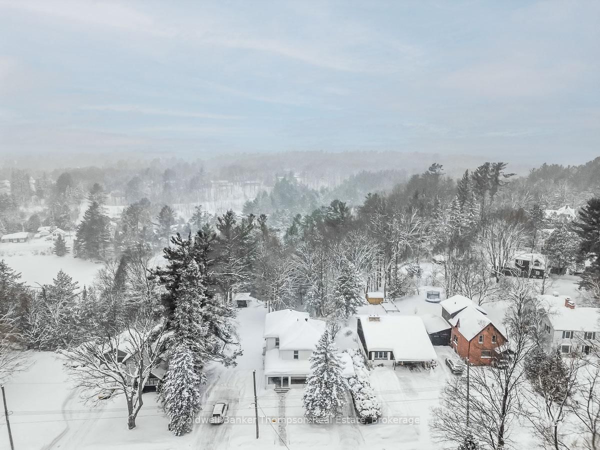 Detached House for sale at 145 Front Street, Bracebridge, Ontario, P1L 1J7 - Macaulay - MLS: X12723382