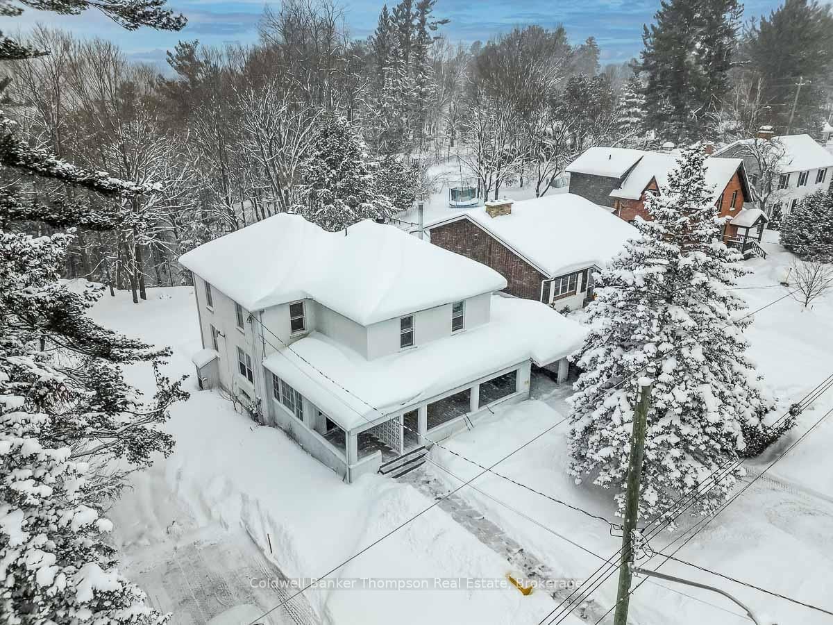 Detached House for sale at 145 Front Street, Bracebridge, Ontario, P1L 1J7 - Macaulay - MLS: X12723382