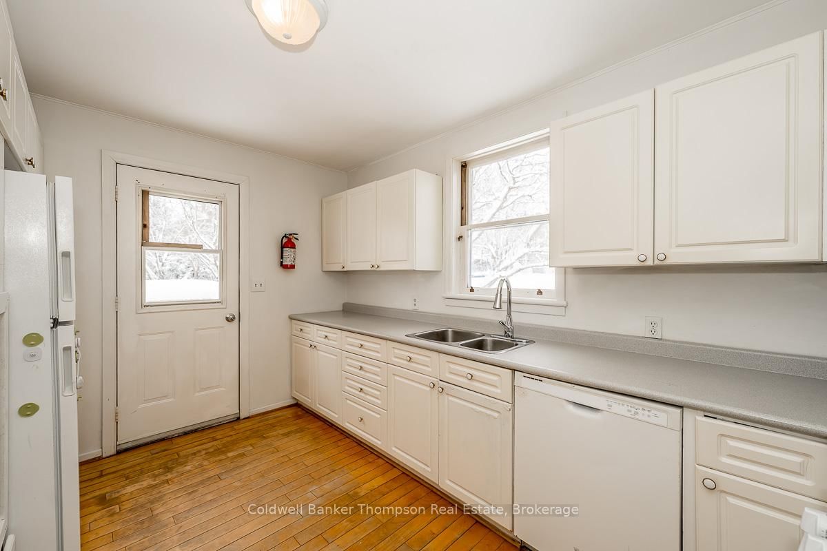 Detached House for sale at 145 Front Street, Bracebridge, Ontario, P1L 1J7 - Macaulay - MLS: X12723382