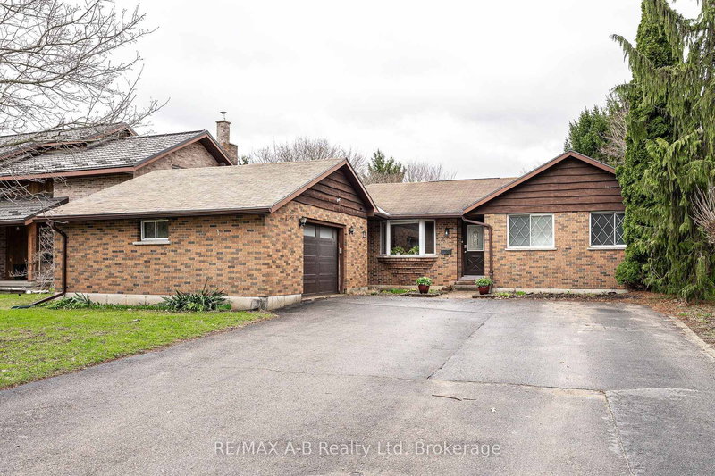 home for sale on 332 Widder Street E