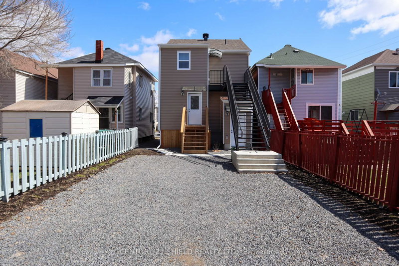 228-228A Carleton St, Cornwall, K6H 4X4 | Image 2
