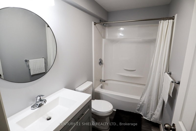 228-228A Carleton St, Cornwall, K6H 4X4 | Image 3