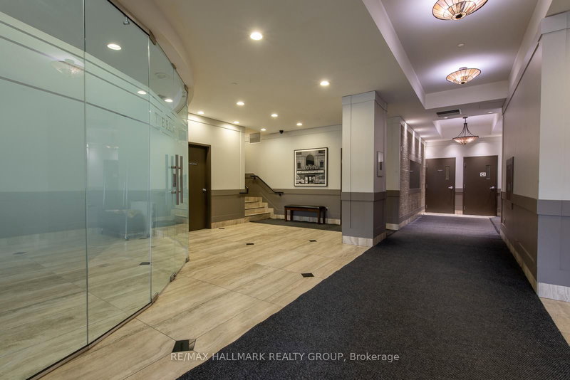 701 - 327 Breezehill Ave S, Ottawa, K1Y 1R6 | Image 2
