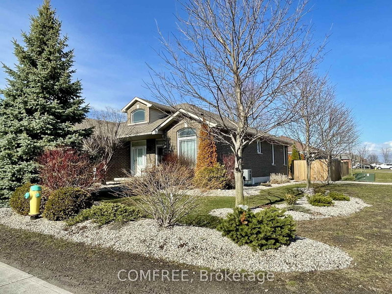 31 Essex Dr, Belleville, K8N 0M9 | Image 2