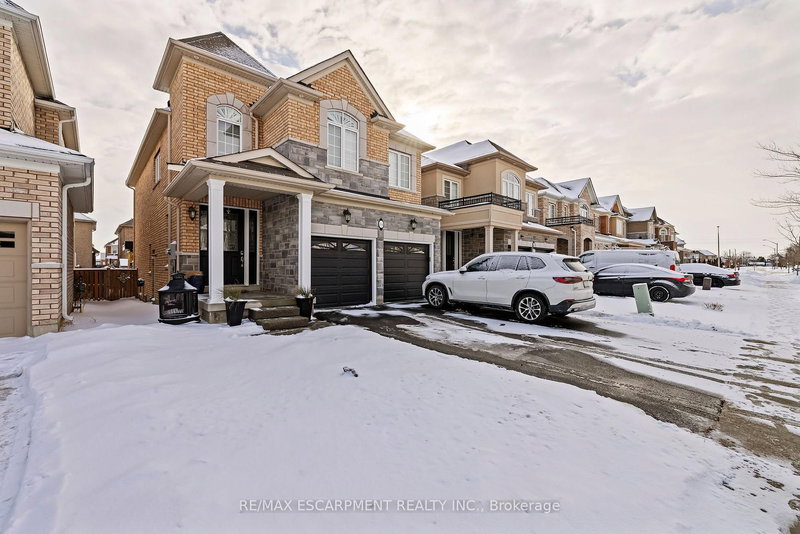 114 Chaumont Dr, Hamilton, L9B 0K4 | Image 2