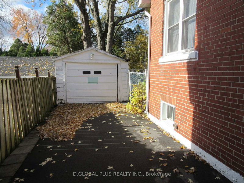 11 Dunbar Ave N, Cornwall, K6H 5M6 | Image 2