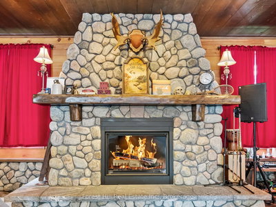 1326 Kawagama Lake Road, Algonquin Highlands, Ontario image-0-2