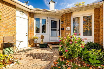 27 Pine Needles Court, Ottawa, Ontario image-0-3