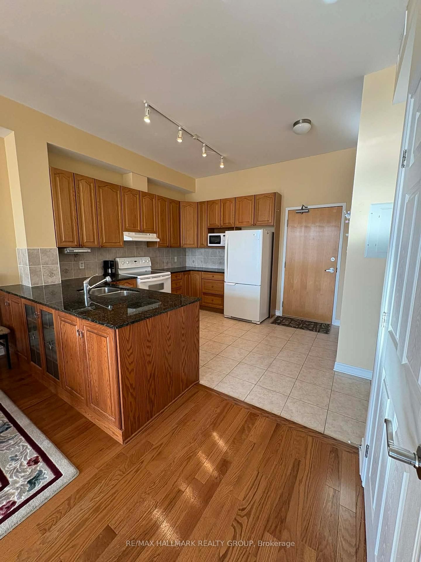 205 Bolton Street, Unit 401 - Photo 10