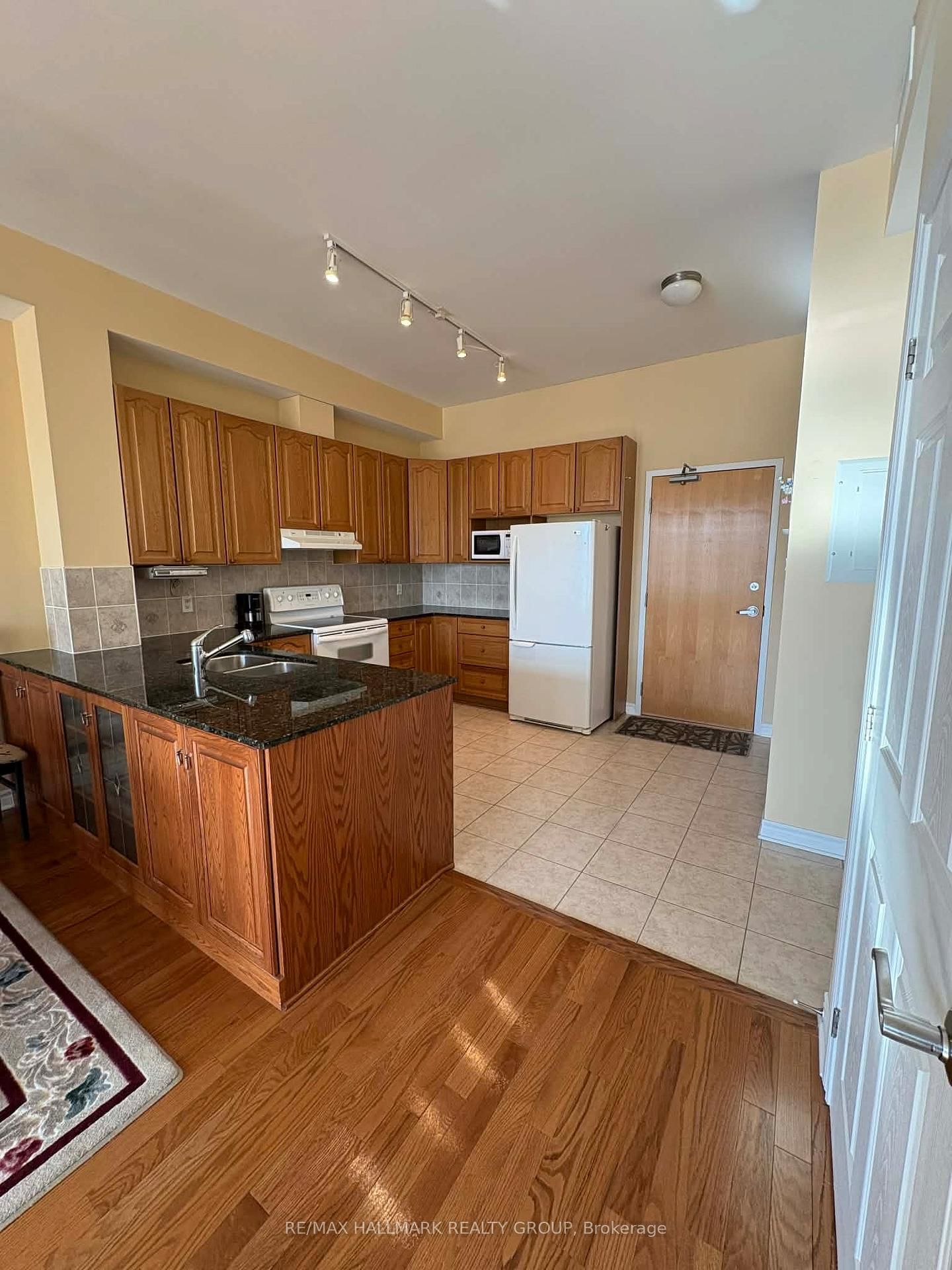 205 Bolton Street, Unit 401 - Photo 6