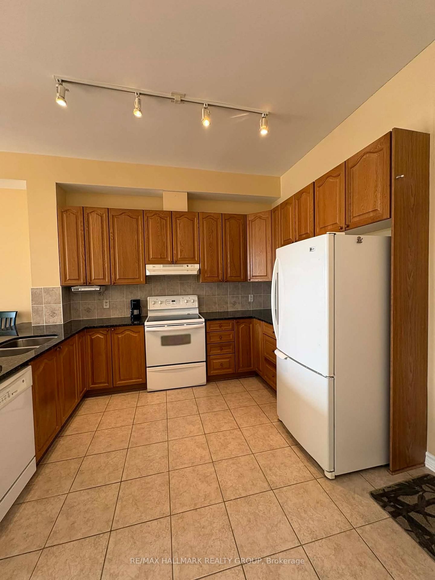 205 Bolton Street, Unit 401 - Photo 7