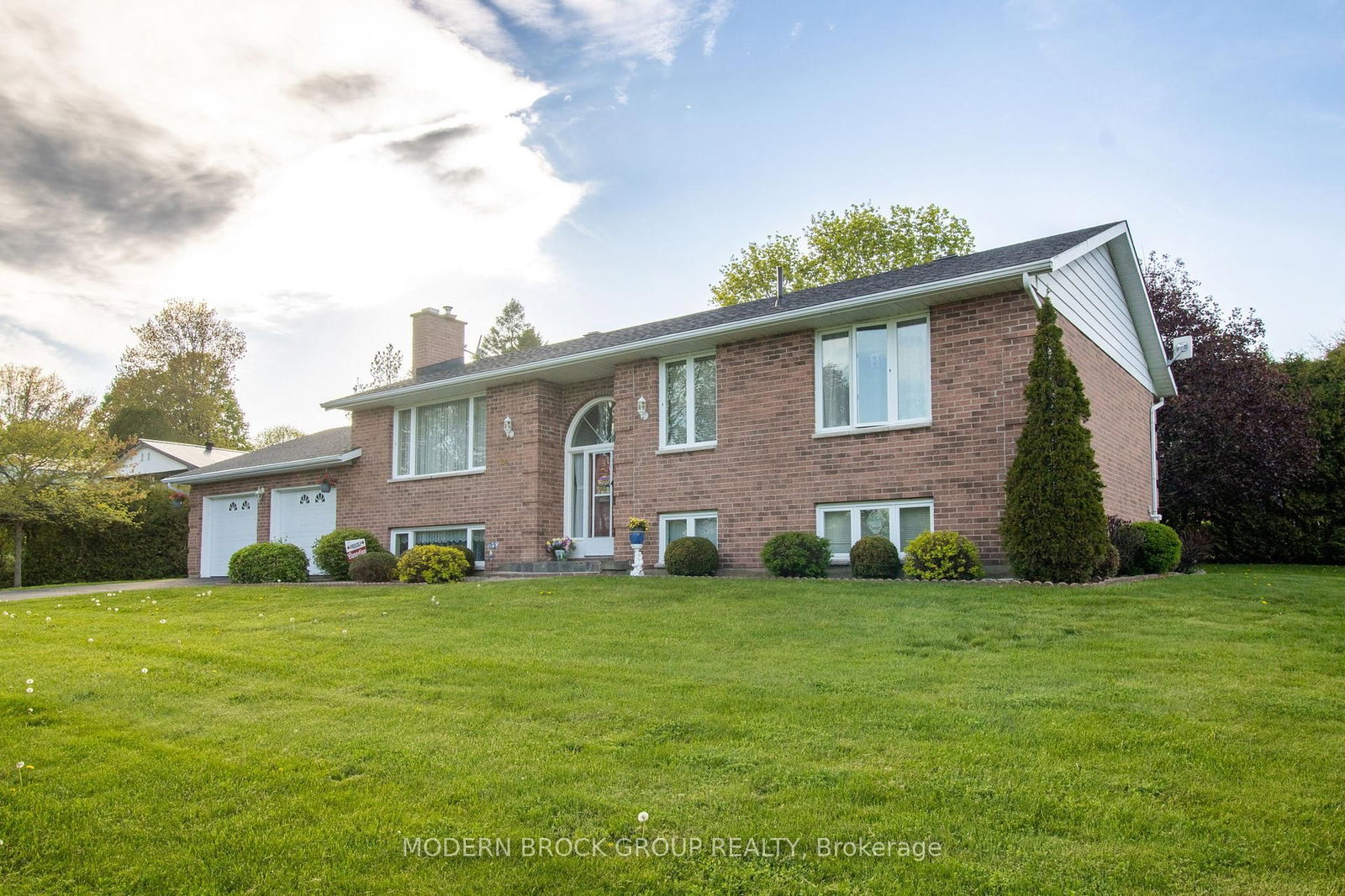 24 Bernard Crescent • Augusta, ON photo 2