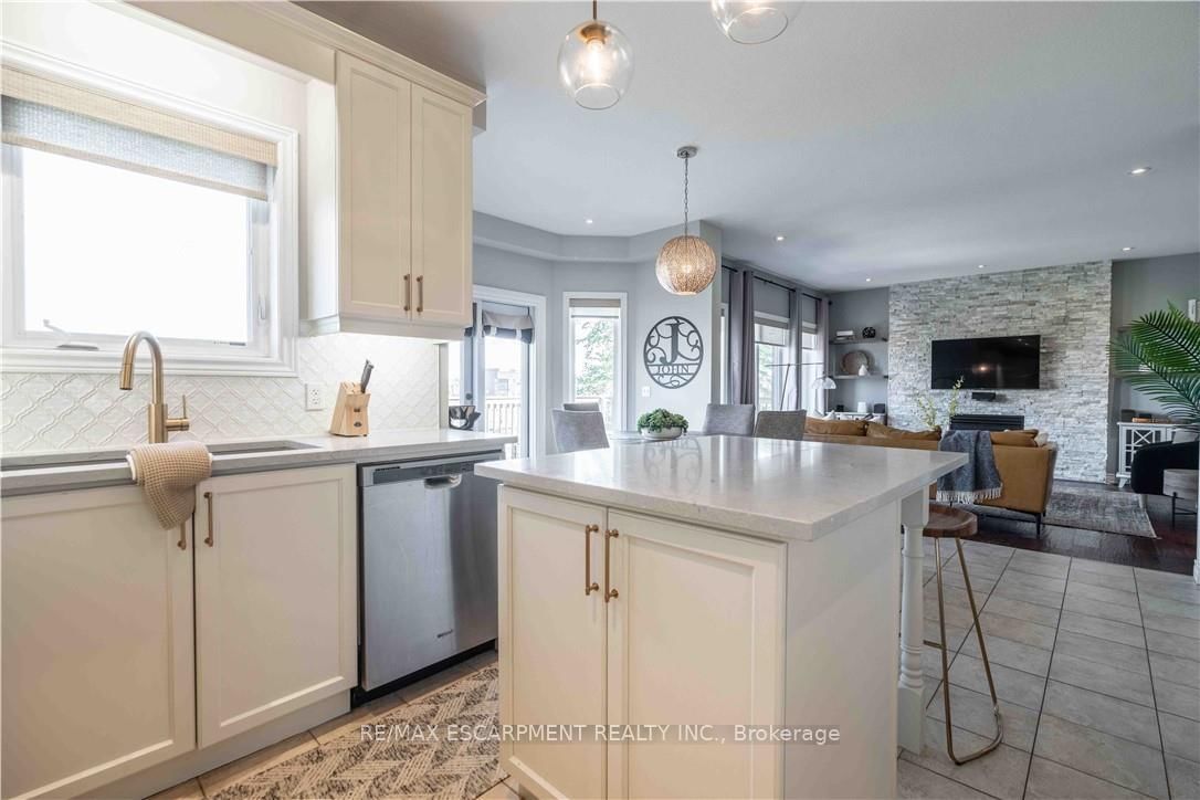 Detached House for sale at 51 Showcase Drive, Hamilton, Ontario, L0R 1P0 - Hannon - MLS: X12728856