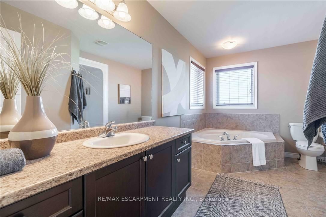 Detached House for sale at 51 Showcase Drive, Hamilton, Ontario, L0R 1P0 - Hannon - MLS: X12728856