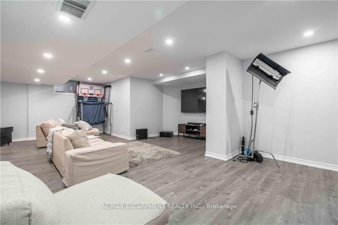 Detached House for sale at 51 Showcase Drive, Hamilton, Ontario, L0R 1P0 - Hannon - MLS: X12728856