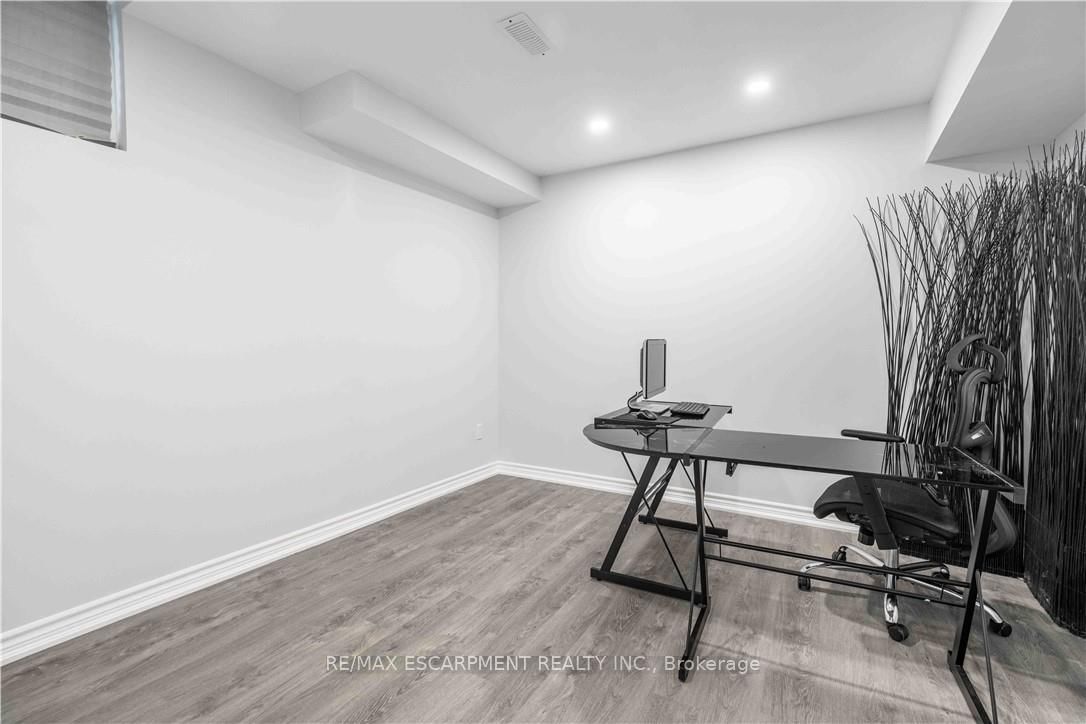 Detached House for sale at 51 Showcase Drive, Hamilton, Ontario, L0R 1P0 - Hannon - MLS: X12728856