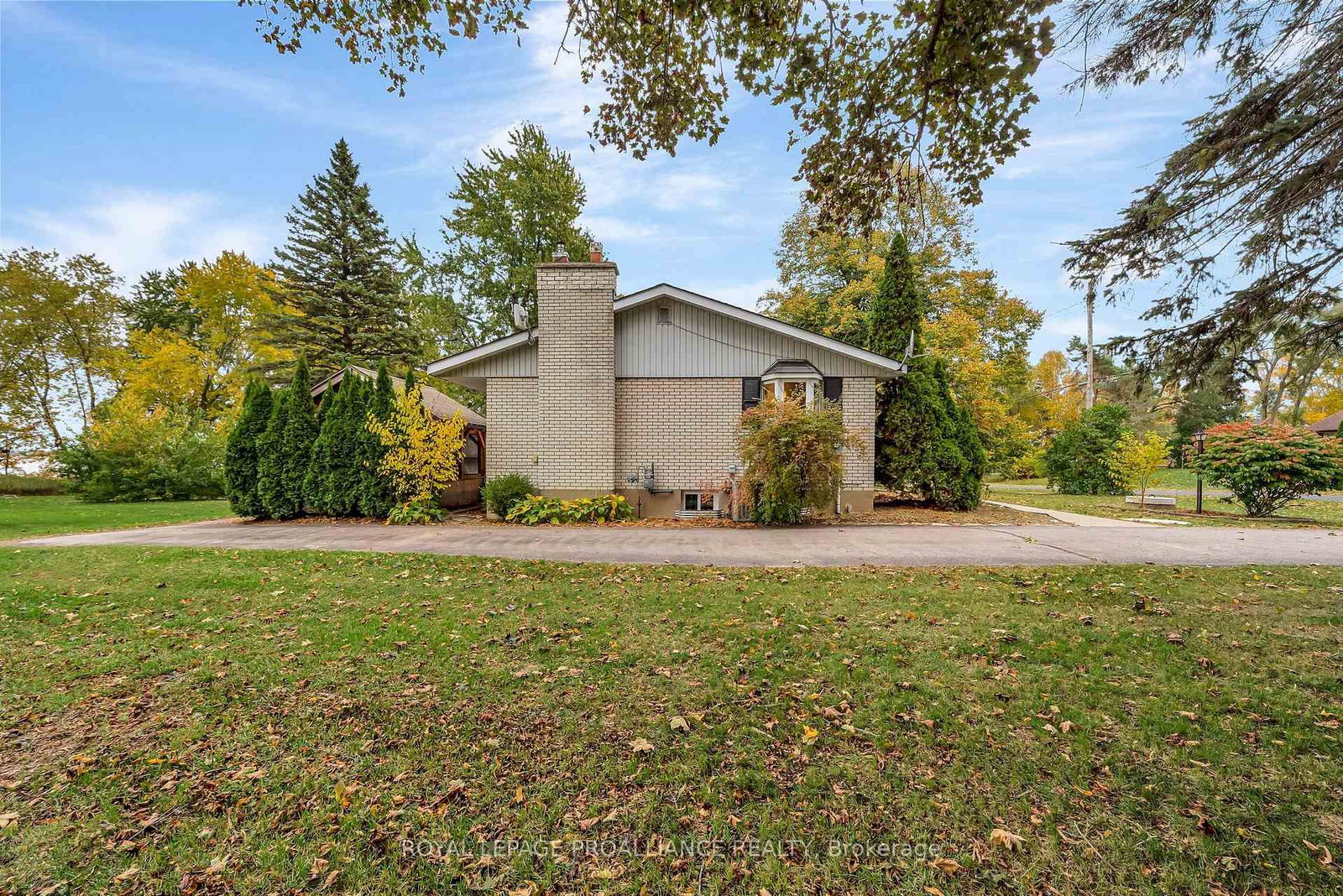 Detached House for sale at 97 Roseland Drive, Quinte West, Ontario, K0K 1L0 - Murray Ward - MLS: X12729446