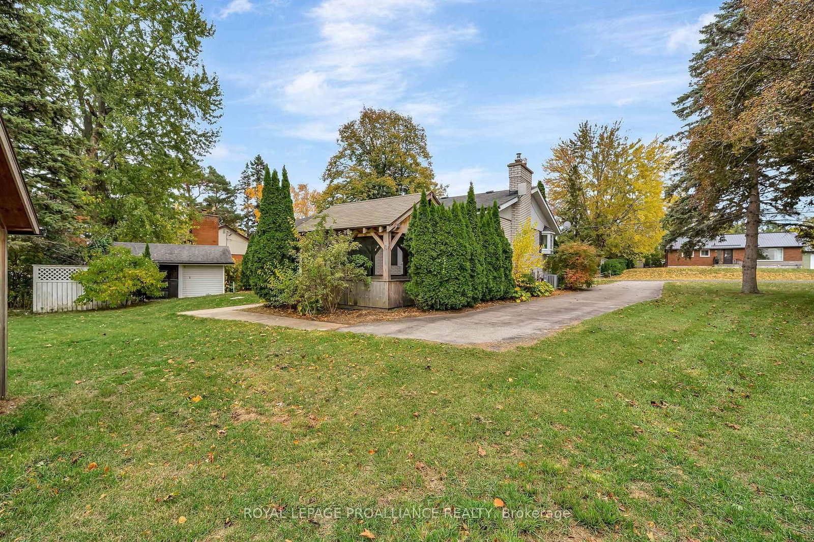 Detached House for sale at 97 Roseland Drive, Quinte West, Ontario, K0K 1L0 - Murray Ward - MLS: X12729446