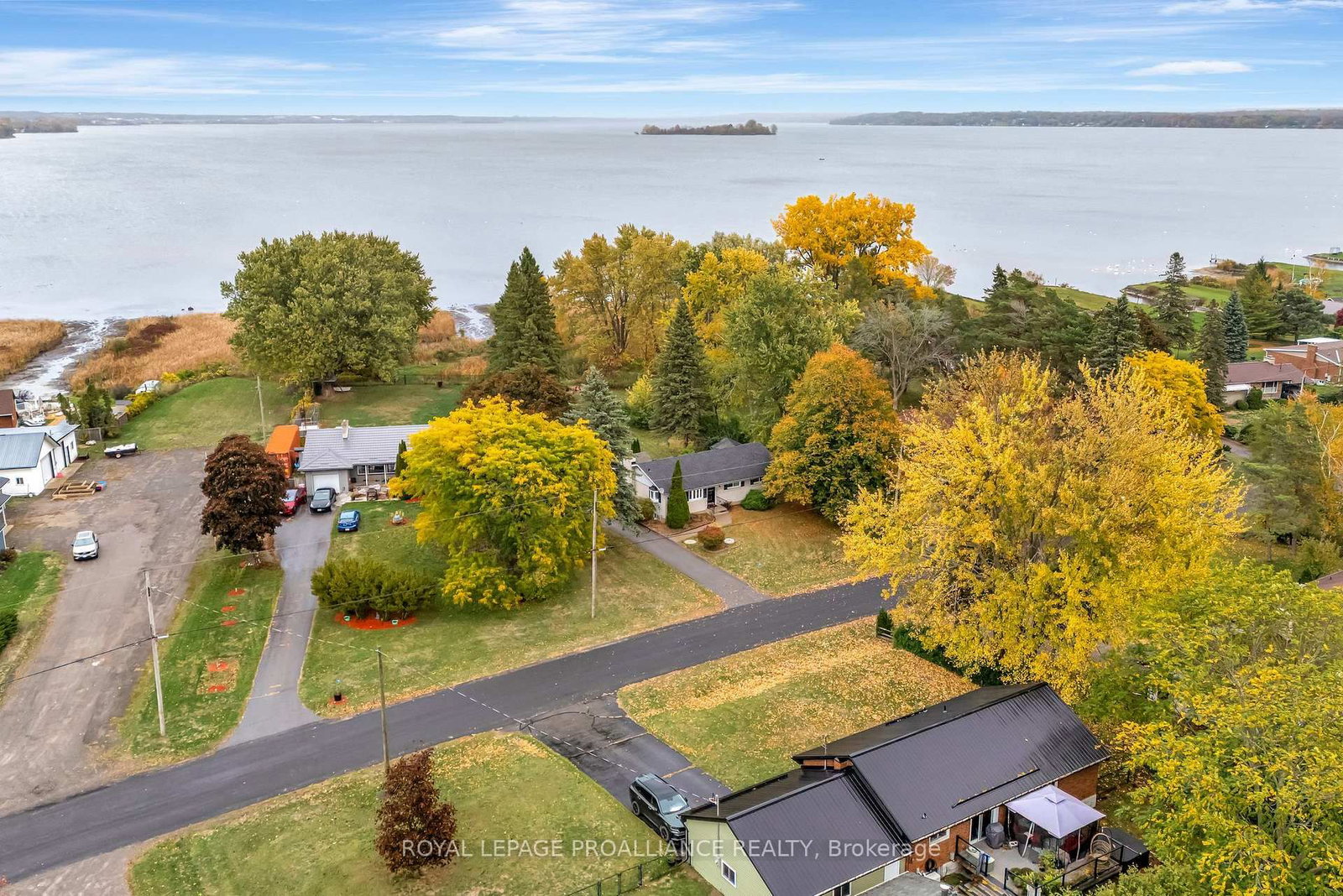 Detached House for sale at 97 Roseland Drive, Quinte West, Ontario, K0K 1L0 - Murray Ward - MLS: X12729446