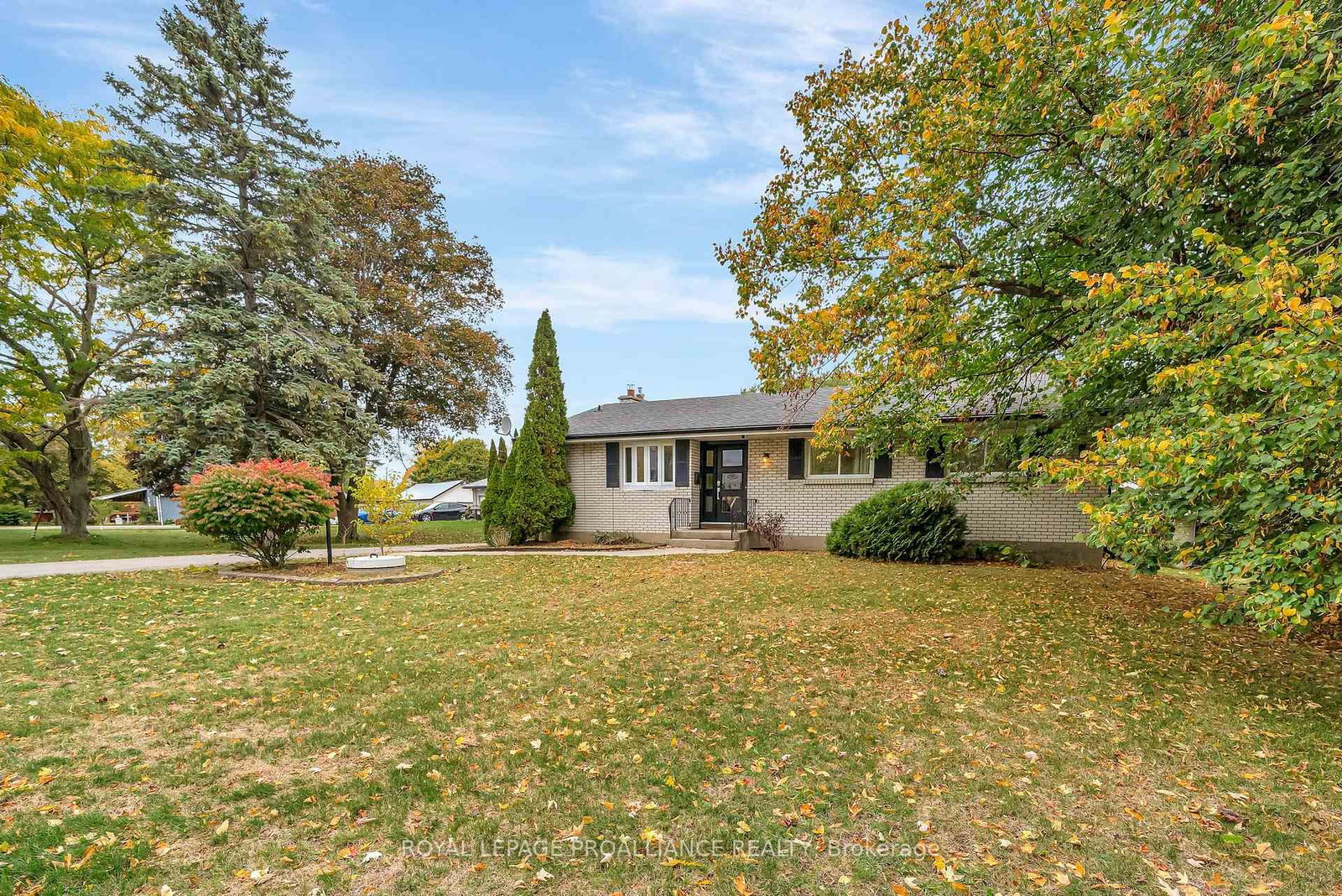 Detached House for sale at 97 Roseland Drive, Quinte West, Ontario, K0K 1L0 - Murray Ward - MLS: X12729446