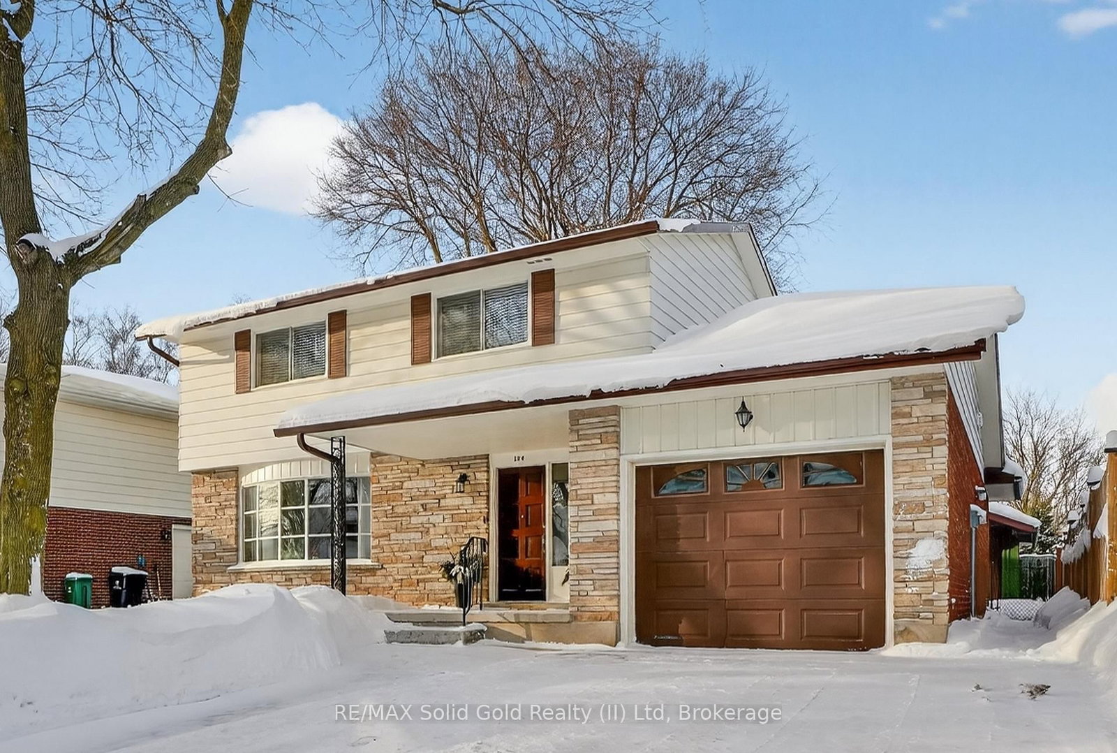 Detached House sold at 384 Dunvegan Drive, Waterloo, Ontario, N2K 2C5 - MLS: X12729458