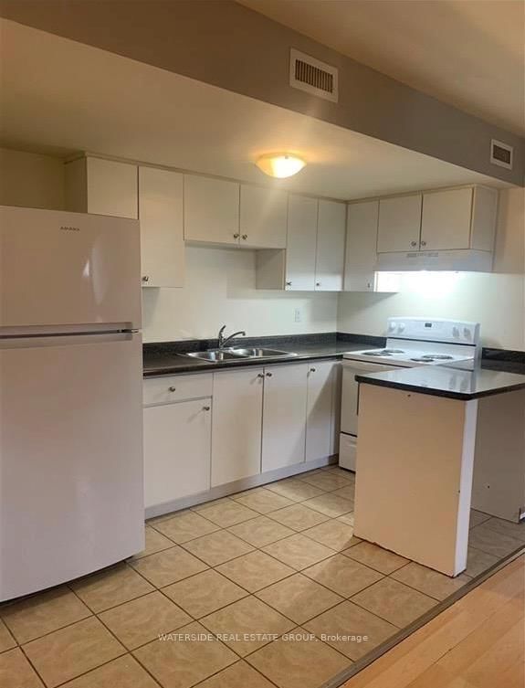 8 - 81 Dundas Street