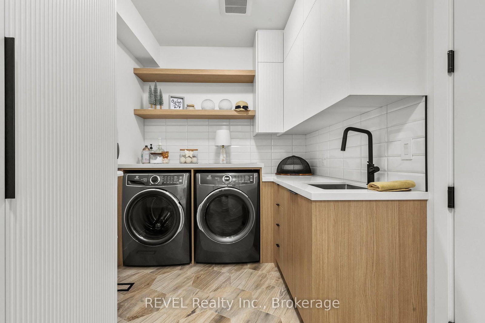 Detached House for sale at 55 Swan Avenue, Pelham, Ontario, L0S 1E6 - Fonthill - MLS: X12730112