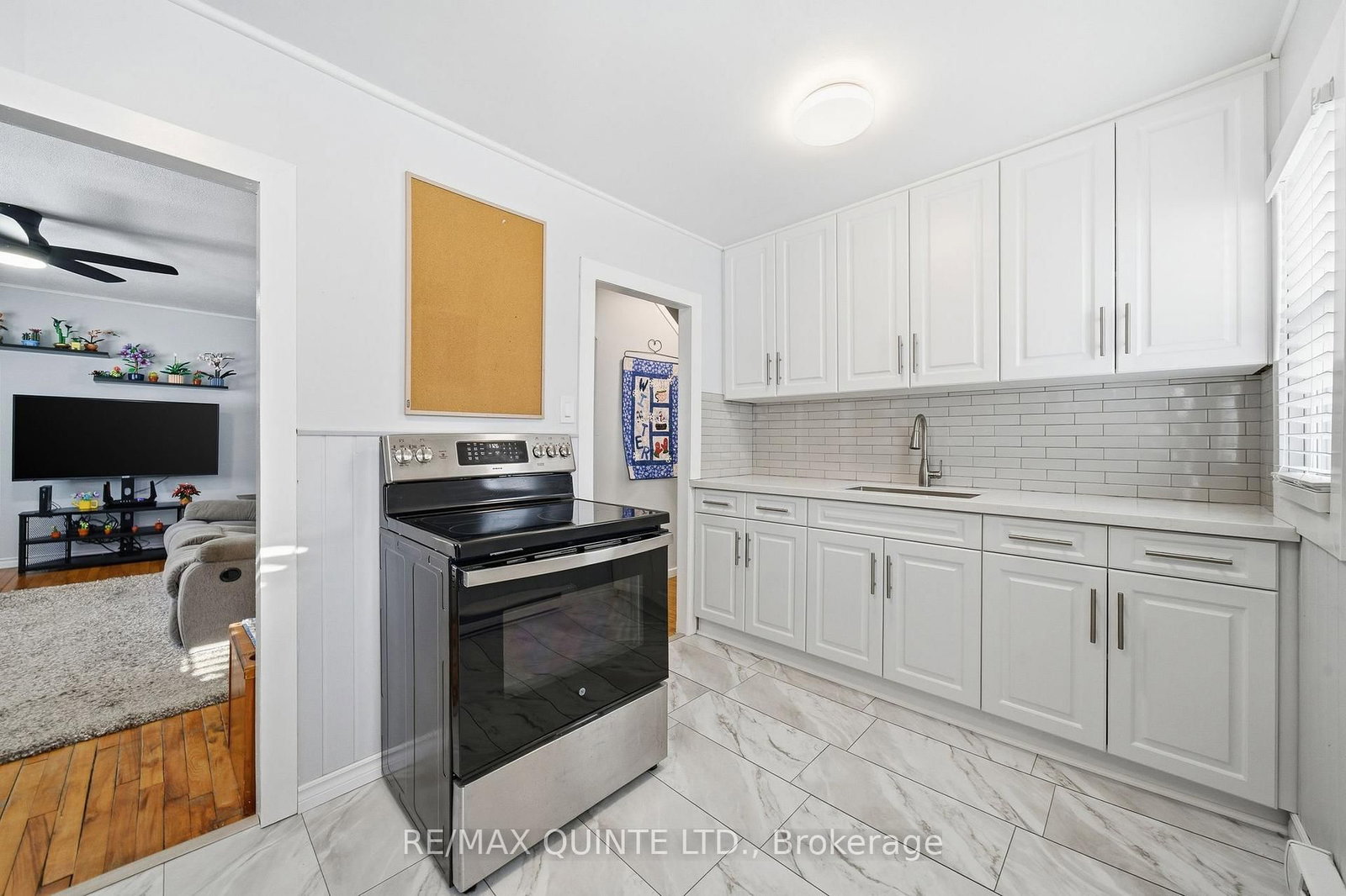 Detached House for sale at 35 Kerr Crescent, Quinte West, Ontario, K8V 2W2 - Trenton Ward - MLS: X12730234