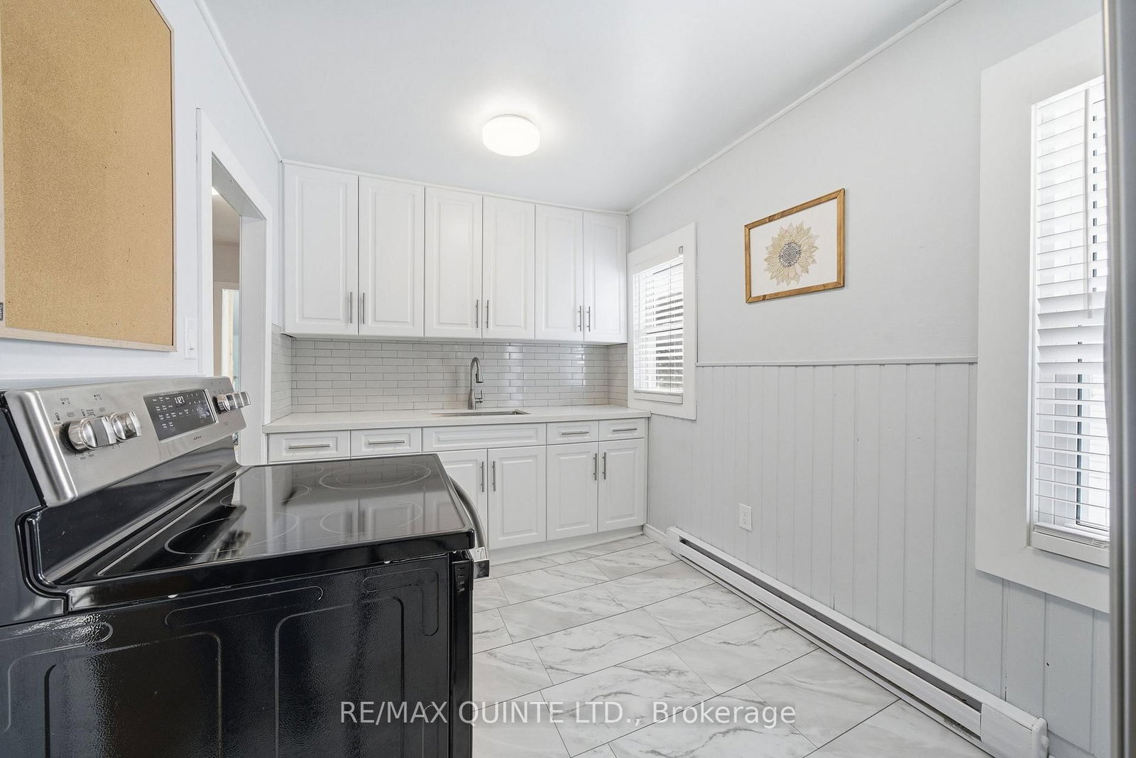 Detached House for sale at 35 Kerr Crescent, Quinte West, Ontario, K8V 2W2 - Trenton Ward - MLS: X12730234