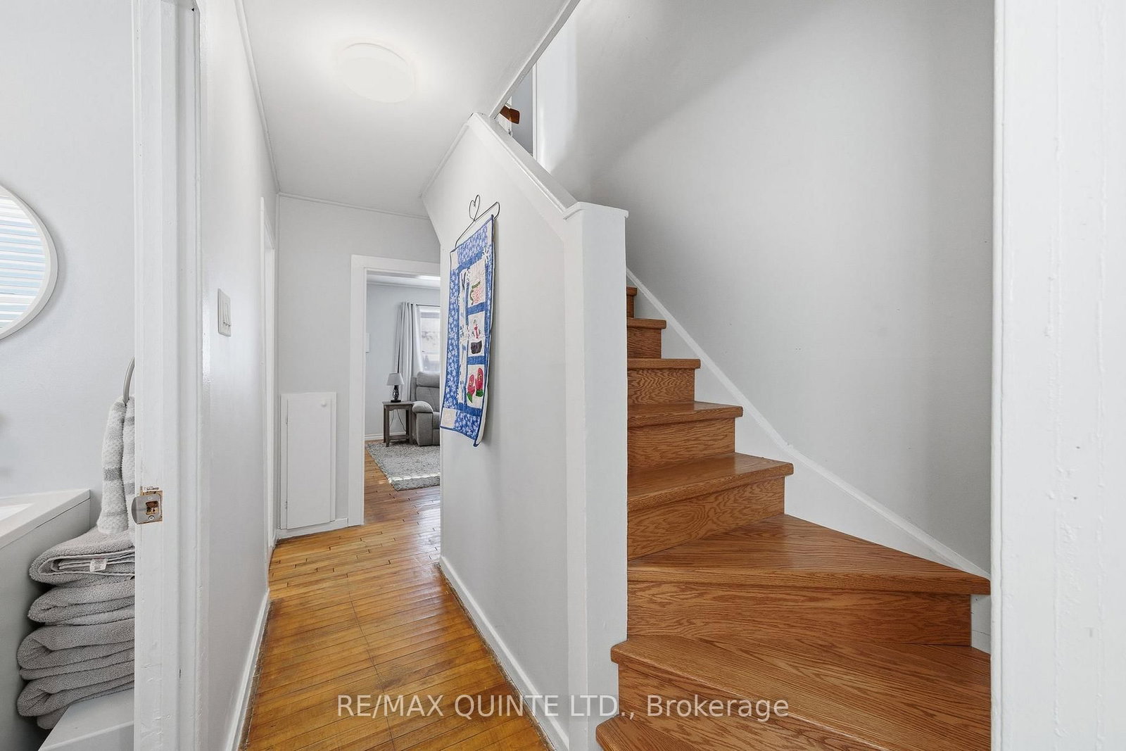 Detached House for sale at 35 Kerr Crescent, Quinte West, Ontario, K8V 2W2 - Trenton Ward - MLS: X12730234