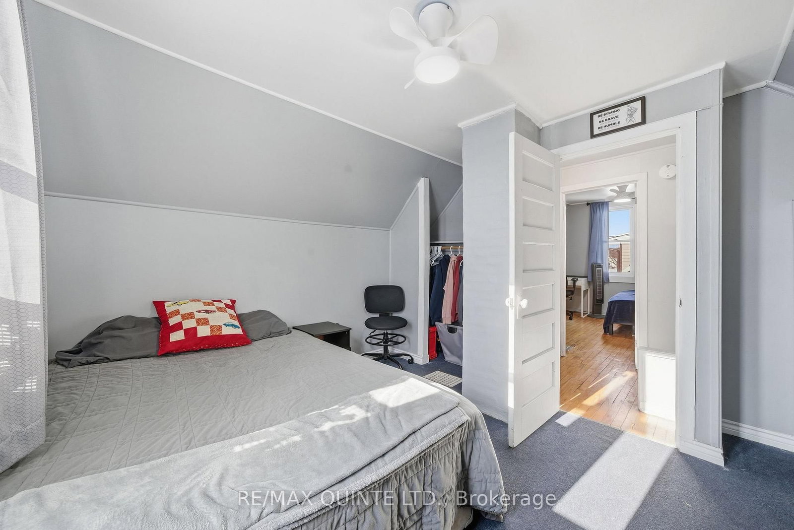 Detached House for sale at 35 Kerr Crescent, Quinte West, Ontario, K8V 2W2 - Trenton Ward - MLS: X12730234