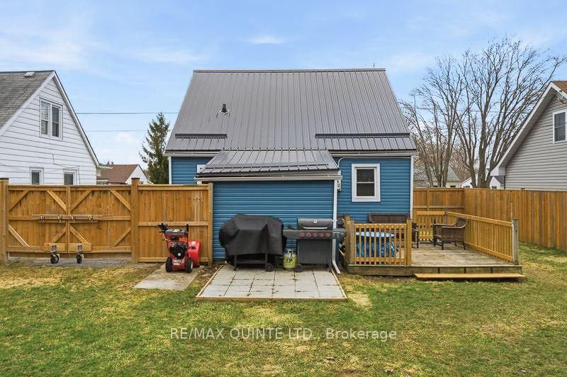 Detached House for sale at 35 Kerr Crescent, Quinte West, Ontario, K8V 2W2 - Trenton Ward - MLS: X12730234