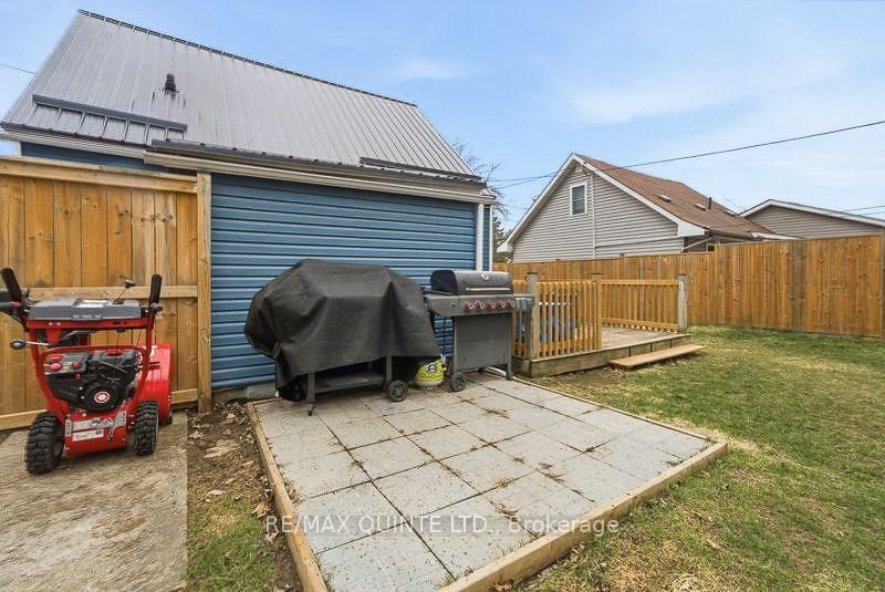 Detached House for sale at 35 Kerr Crescent, Quinte West, Ontario, K8V 2W2 - Trenton Ward - MLS: X12730234