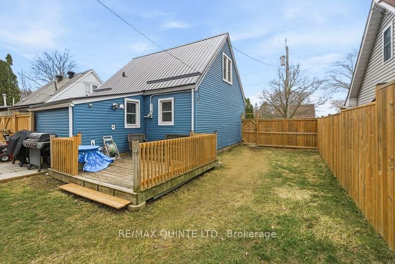 Detached House for sale at 35 Kerr Crescent, Quinte West, Ontario, K8V 2W2 - Trenton Ward - MLS: X12730234