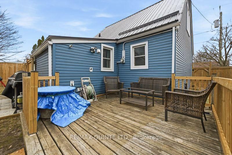 Detached House for sale at 35 Kerr Crescent, Quinte West, Ontario, K8V 2W2 - Trenton Ward - MLS: X12730234