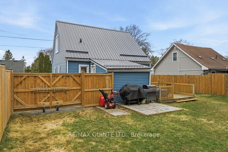 Detached House for sale at 35 Kerr Crescent, Quinte West, Ontario, K8V 2W2 - Trenton Ward - MLS: X12730234