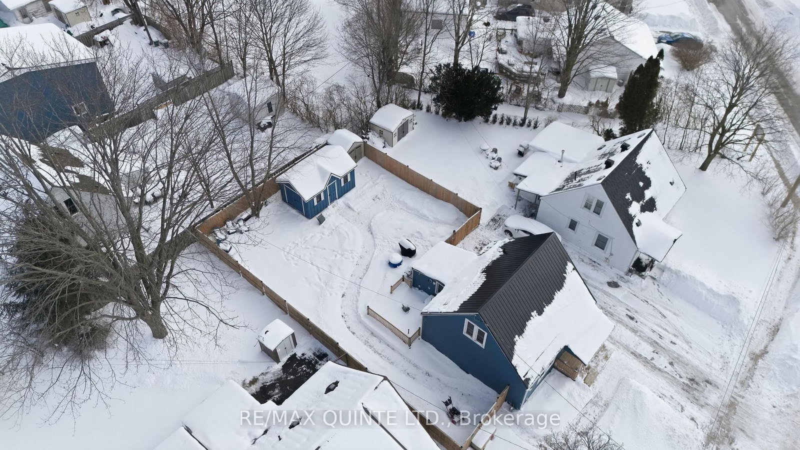 Detached House for sale at 35 Kerr Crescent, Quinte West, Ontario, K8V 2W2 - Trenton Ward - MLS: X12730234