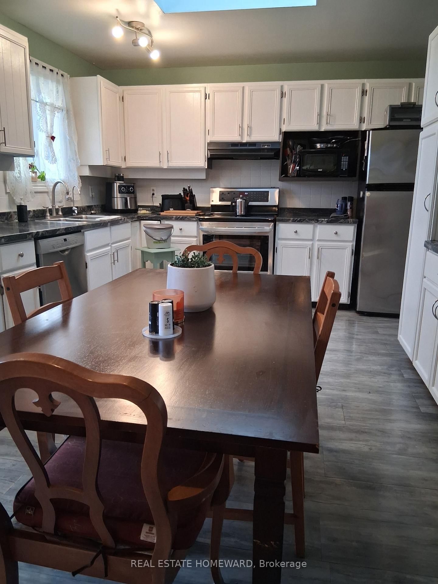 Detached House for sale at 35 Bleeker Avenue, Quinte West, Ontario, K8V 5Y2 - Trenton Ward - MLS: X12731268