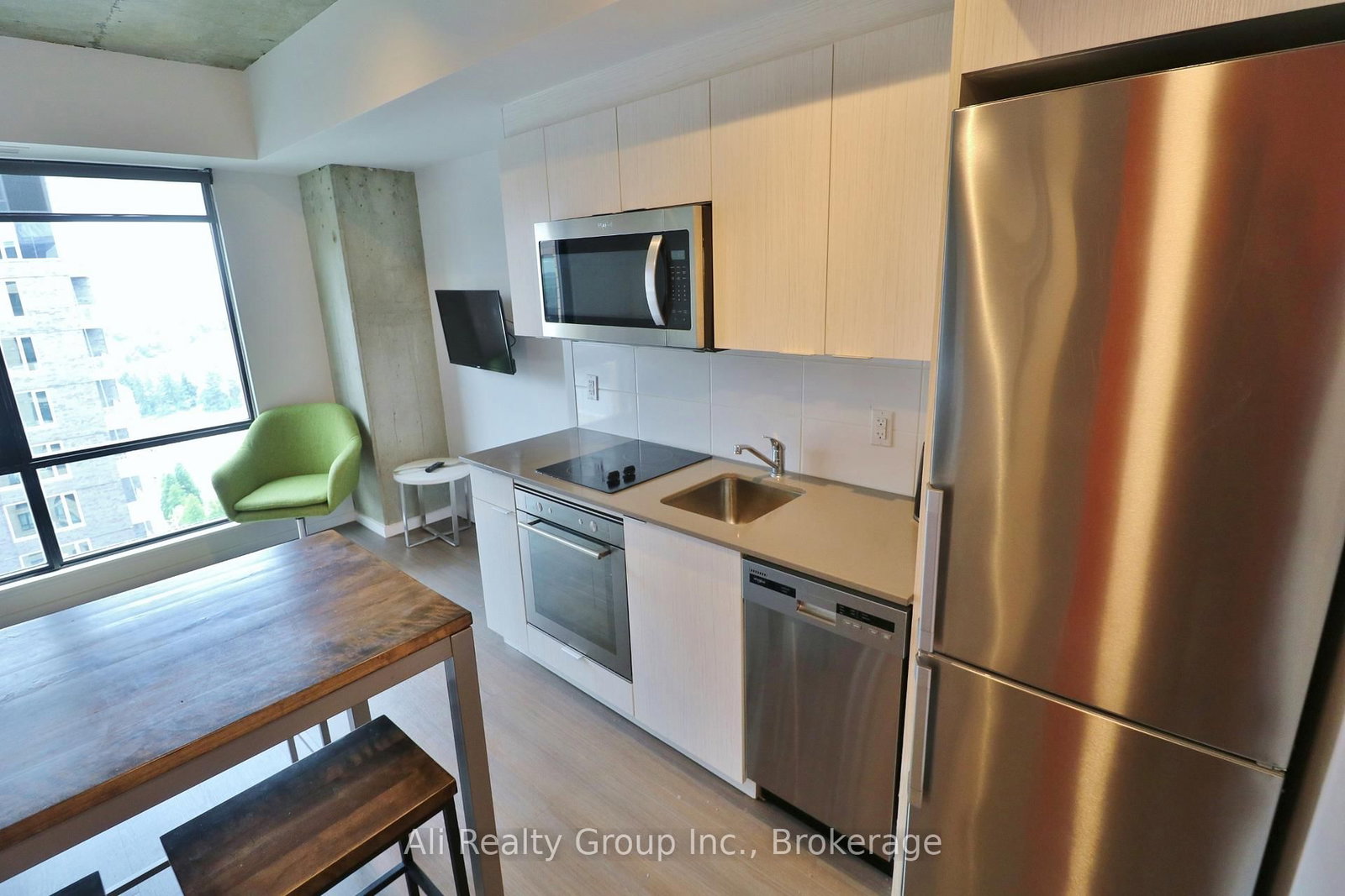 Listing Image 7