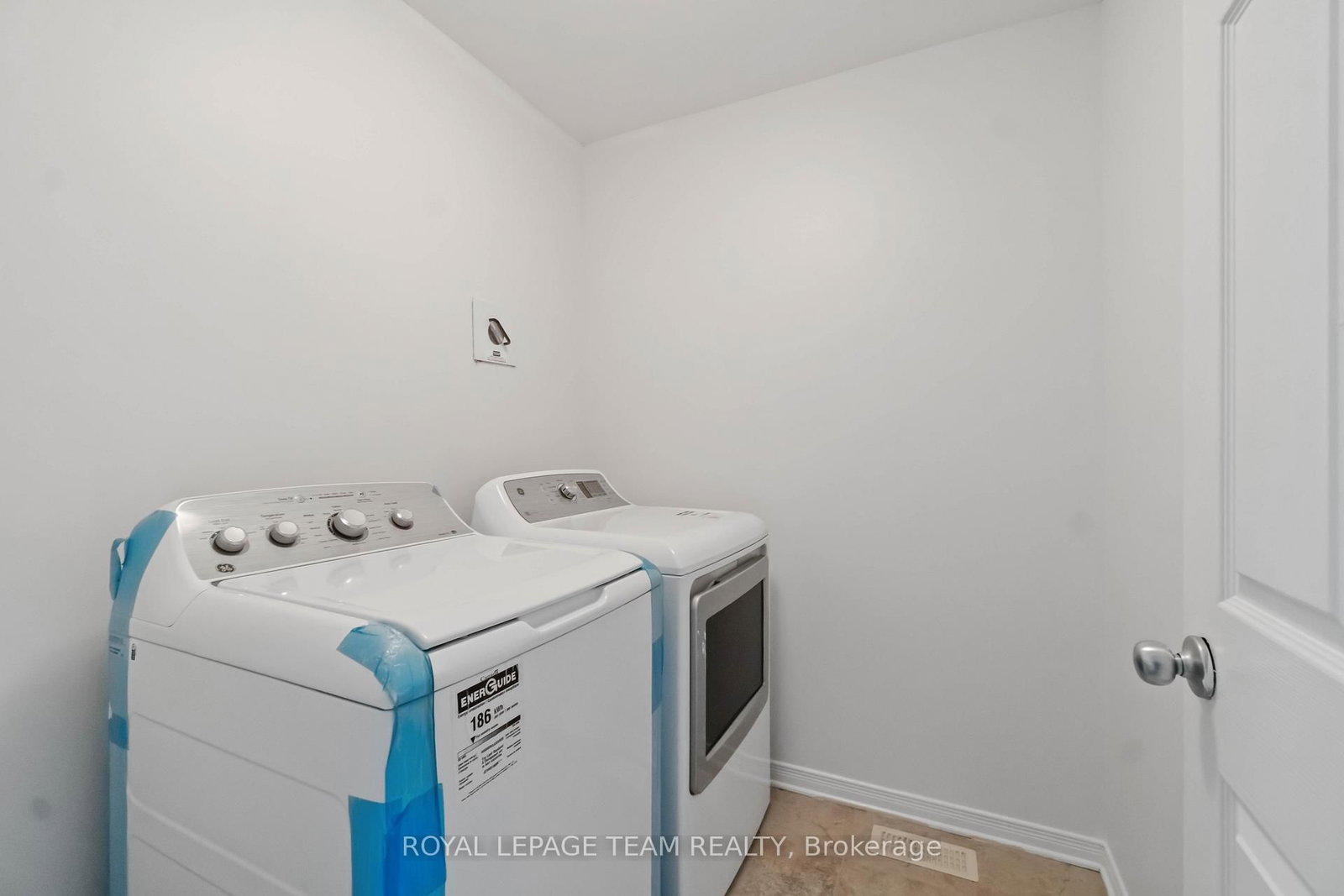 Townhouse for sale at 349 SWEETFLAG Street, Ottawa, Ontario, K2J 5A3 - Barrhaven - Longfields - MLS: X12731632