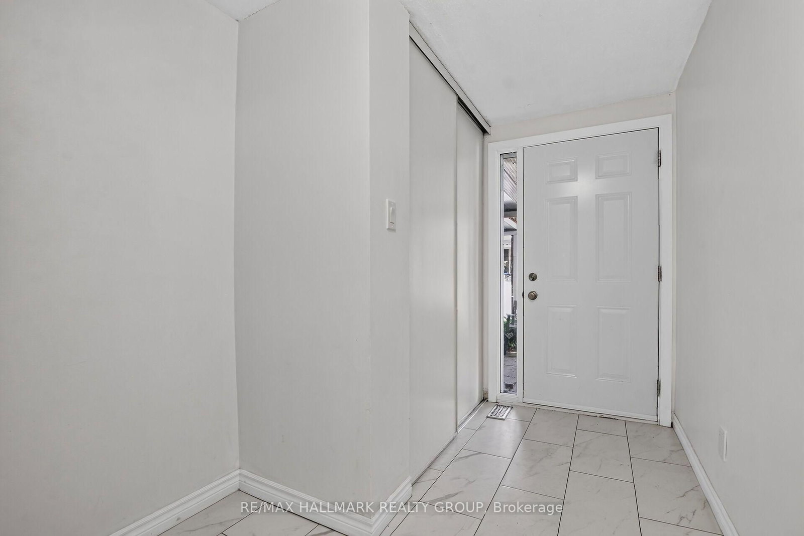 86 Esterlawn Private • #7 • Ottawa, ON photo 41