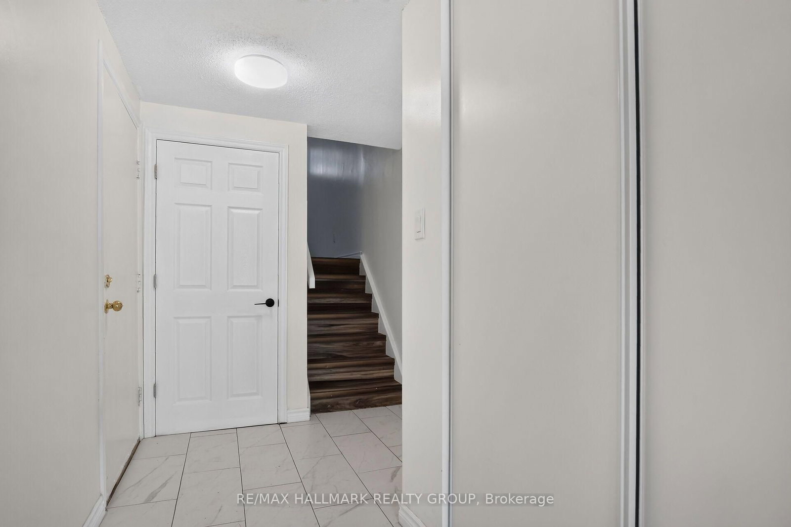 86 Esterlawn Private • #7 • Ottawa, ON photo 42